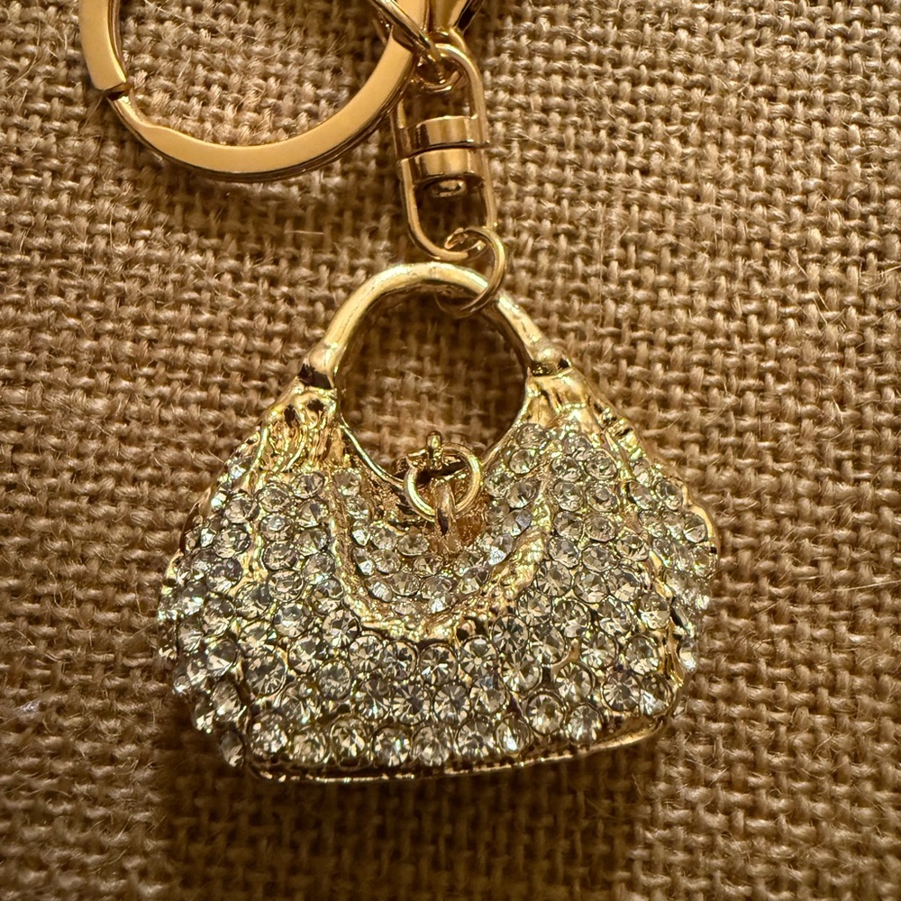 Fashion Jewelry Gold and Silver Key Holder - Picture 2 of 3